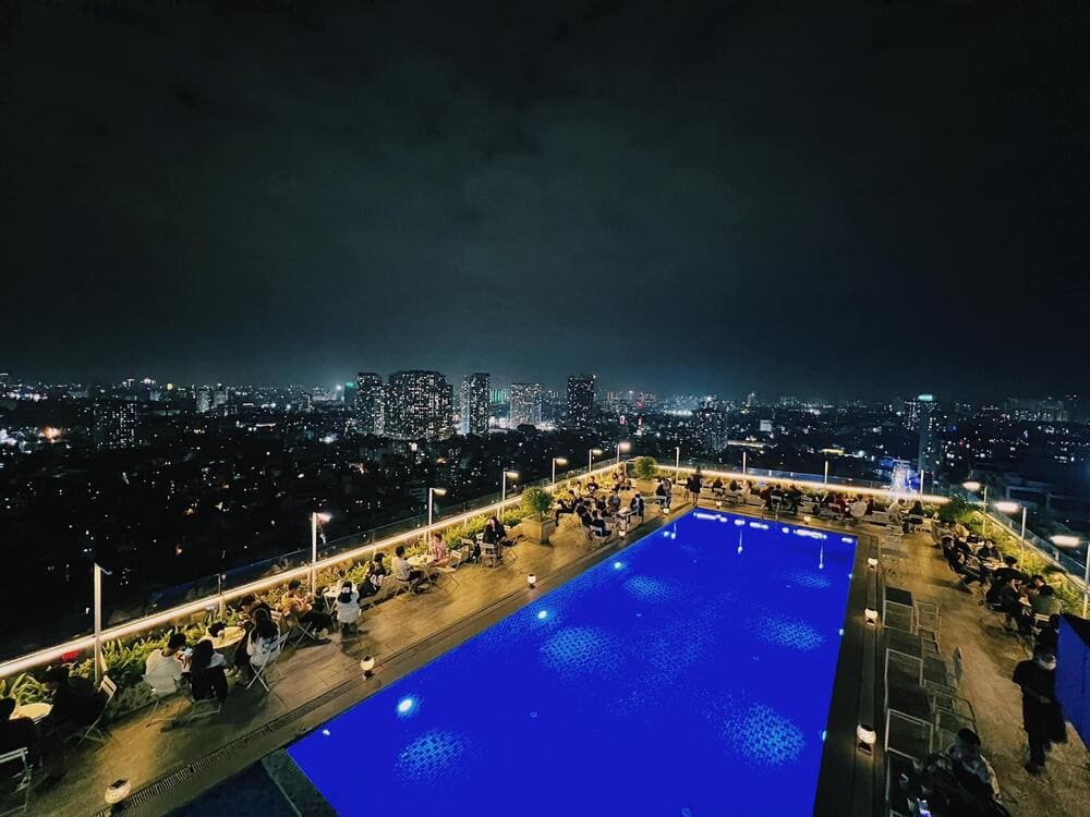 Một buổi hẹn h&ograve; l&atilde;ng mạn hay tụ tập bạn b&egrave; đều rất l&yacute; tưởng tại Trill Rooftop Cafe (Nguồn: Trill Rooftop Cafe)